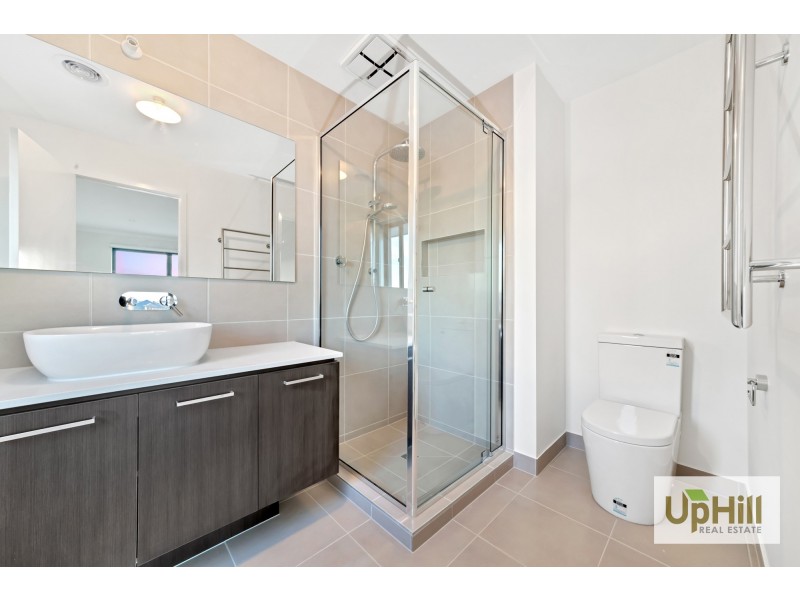 6 HALLYBURTON DRIVE, Clyde North VIC 3978