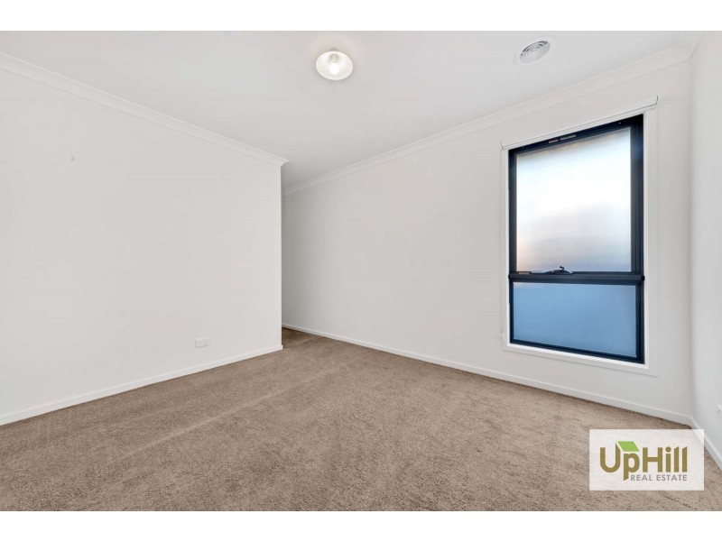 6 HALLYBURTON DRIVE, Clyde North VIC 3978