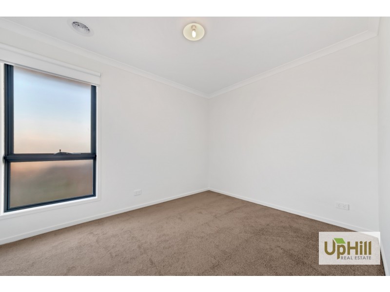 6 HALLYBURTON DRIVE, Clyde North VIC 3978