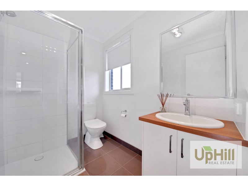 4 ARLINGTON AVENUE, Pakenham VIC 3810