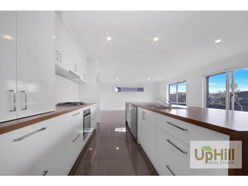 4 ARLINGTON AVENUE, Pakenham VIC 3810