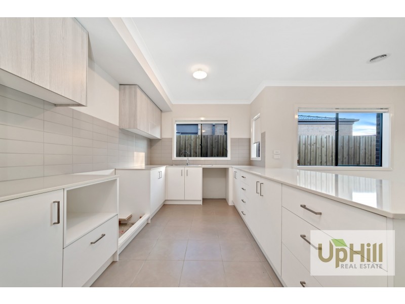 92 FIORELLI BOULEVARD, Cranbourne East VIC 3977