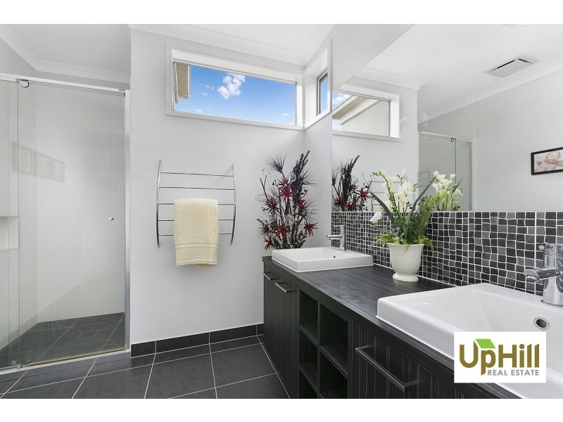 30 BRADFORD DRIVE, Cranbourne East VIC 3977