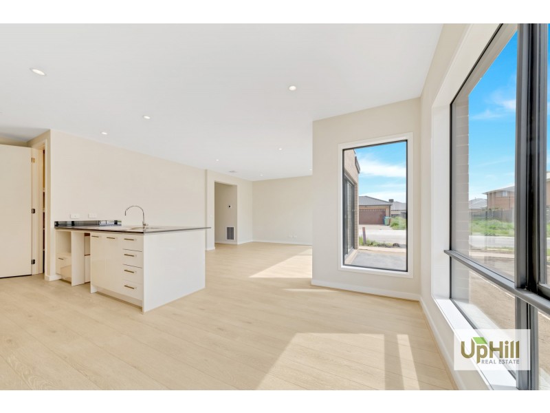 47A Glenrose Boulevard, Clyde North VIC 3978