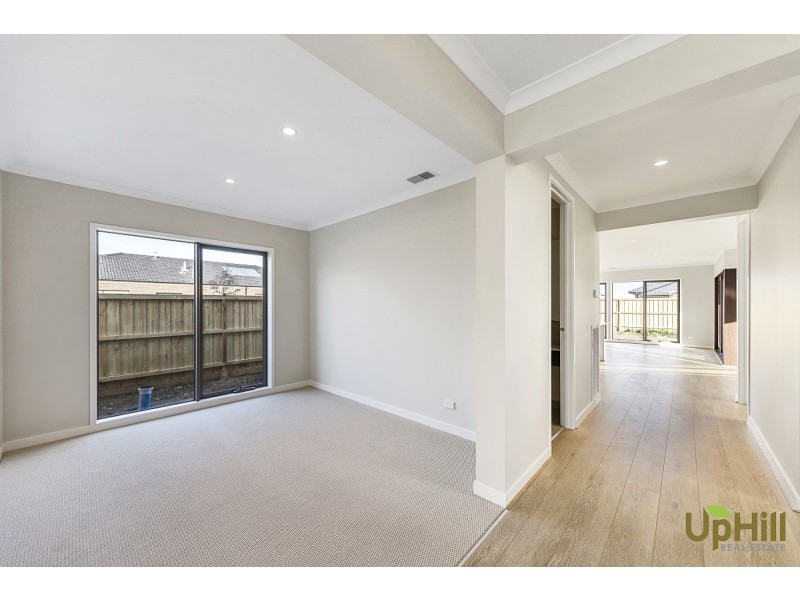 10 Epsom Lane, Cranbourne North VIC 3977