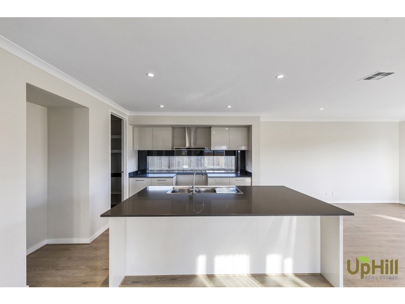 10 Epsom Lane, Cranbourne North VIC 3977