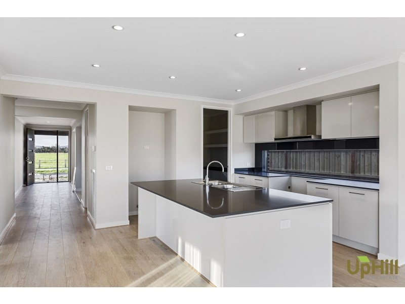 10 Epsom Lane, Cranbourne North VIC 3977