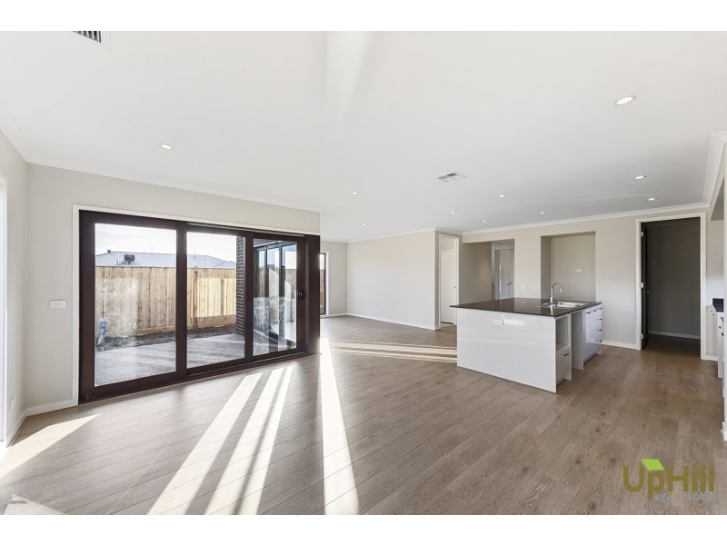 10 Epsom Lane, Cranbourne North VIC 3977