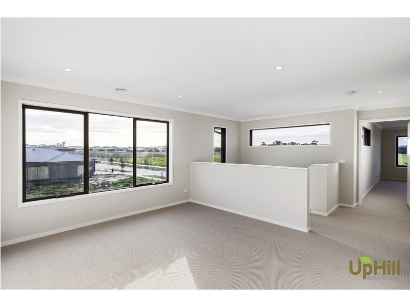 10 Epsom Lane, Cranbourne North VIC 3977