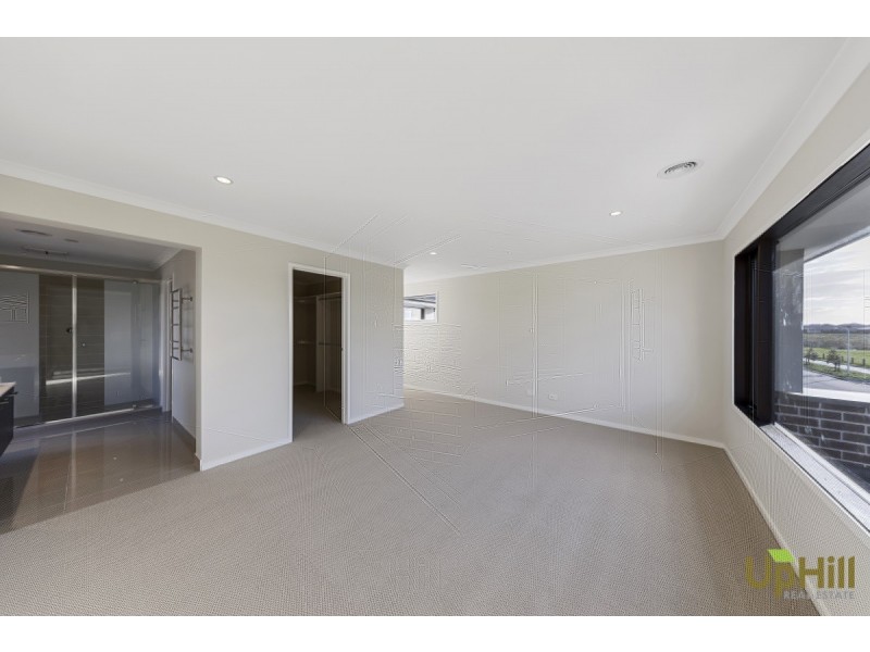 10 Epsom Lane, Cranbourne North VIC 3977
