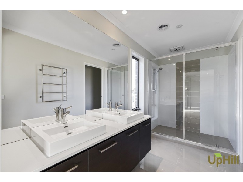 10 Epsom Lane, Cranbourne North VIC 3977