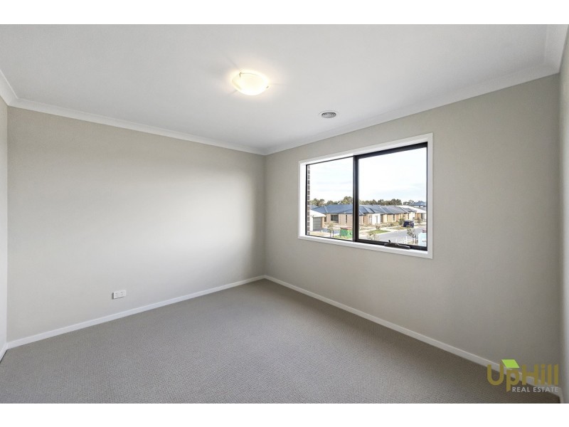 10 Epsom Lane, Cranbourne North VIC 3977