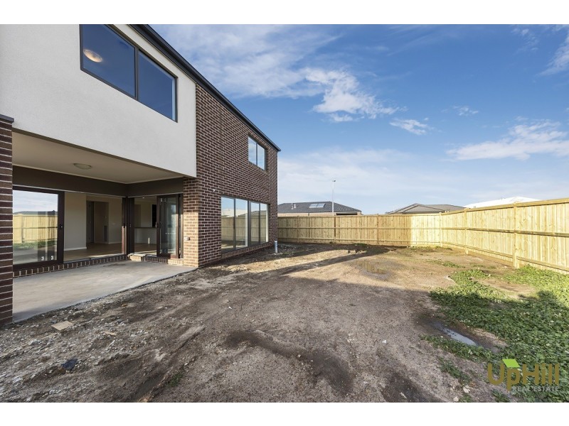 10 Epsom Lane, Cranbourne North VIC 3977