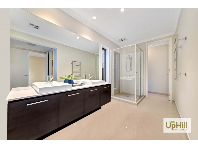 17  Epsom Lane, Cranbourne North VIC 3977