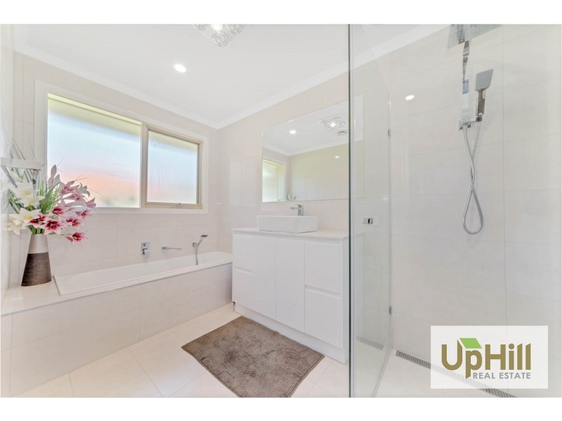 1 MERION COURT, Rowville VIC 3178