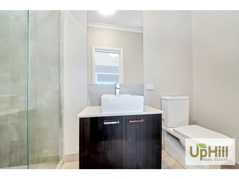 6 THE OAKS AVENUE, Pakenham VIC 3810