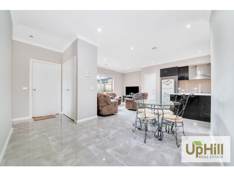 6 THE OAKS AVENUE, Pakenham VIC 3810