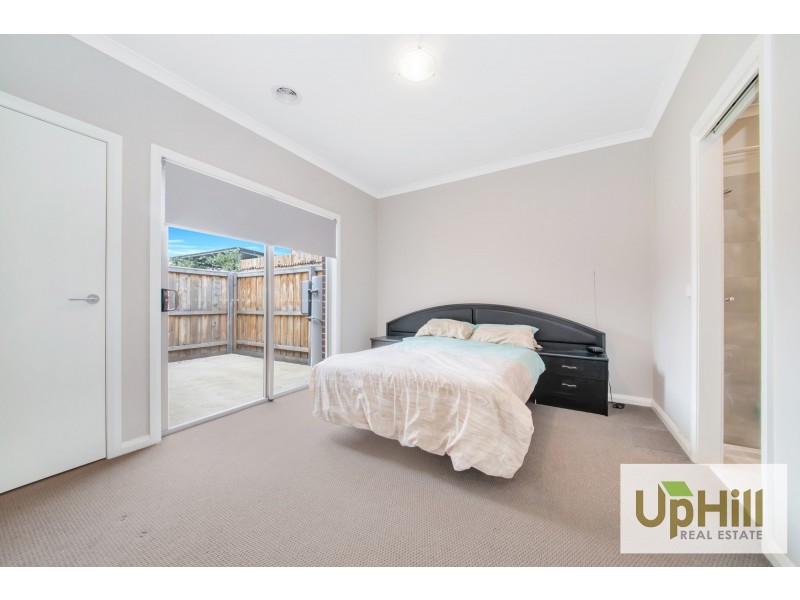 6 THE OAKS AVENUE, Pakenham VIC 3810