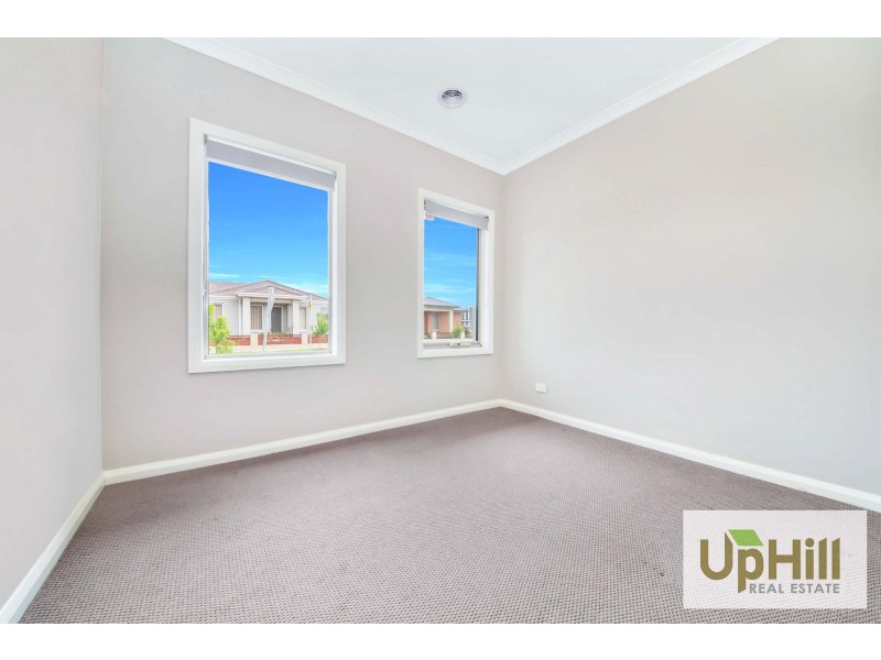 6 THE OAKS AVENUE, Pakenham VIC 3810