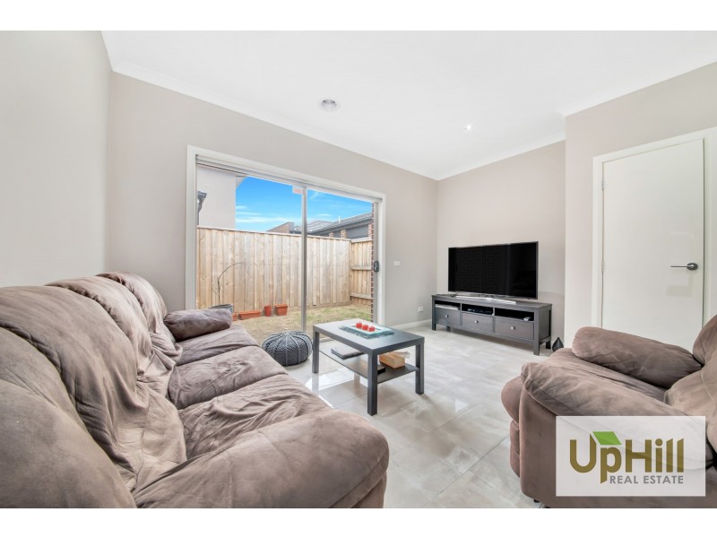 6 THE OAKS AVENUE, Pakenham VIC 3810
