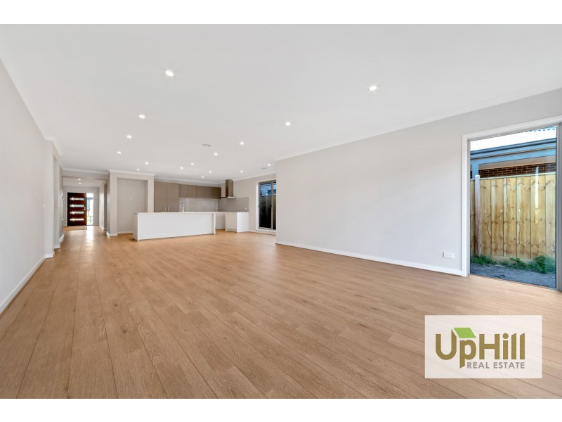 47 GRANDSTAND CRESCENT, Clyde North VIC 3978