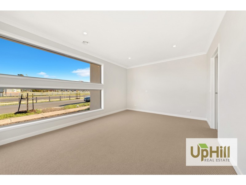 47 GRANDSTAND CRESCENT, Clyde North VIC 3978