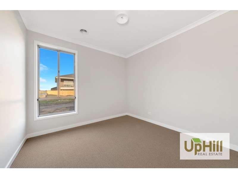 47 GRANDSTAND CRESCENT, Clyde North VIC 3978