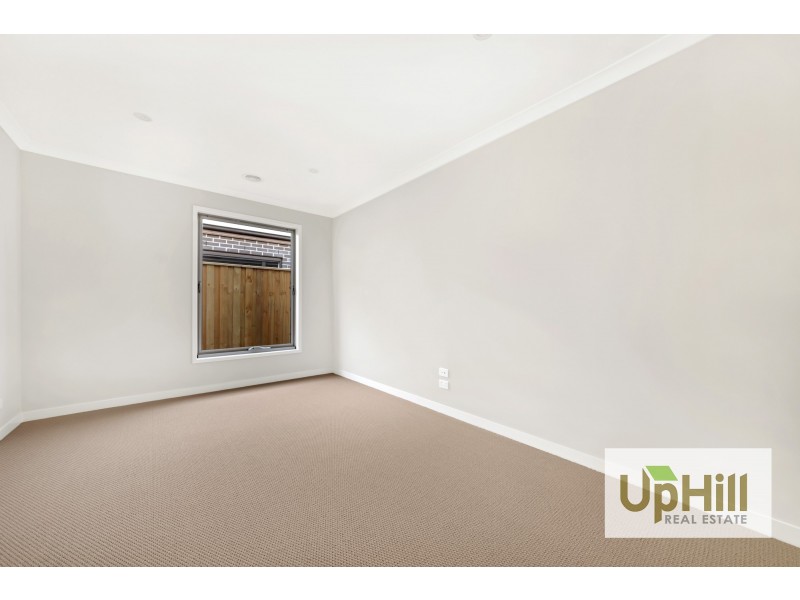 47 GRANDSTAND CRESCENT, Clyde North VIC 3978