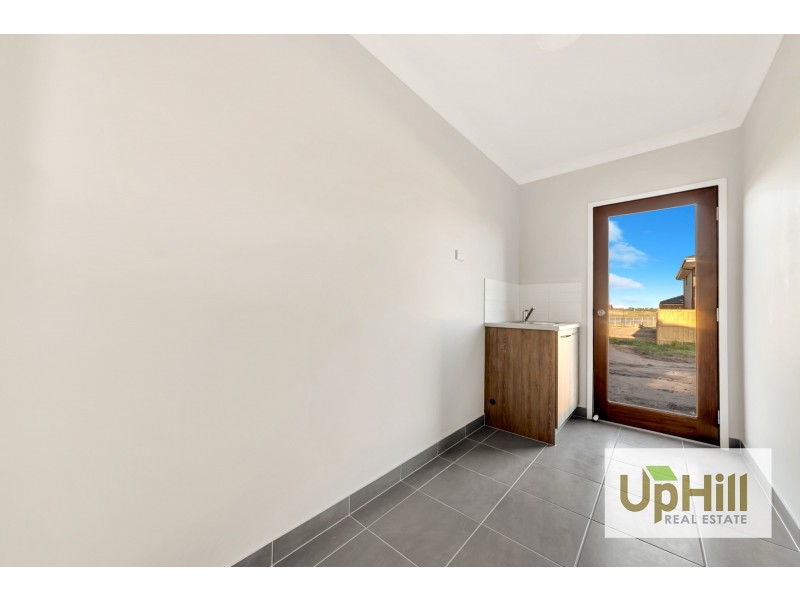 47 GRANDSTAND CRESCENT, Clyde North VIC 3978