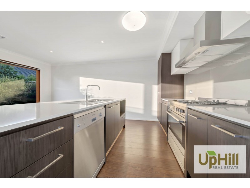 28 SELANDRA BOULEVARD, Clyde North VIC 3978