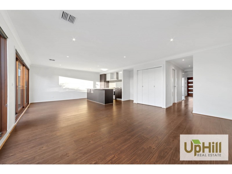 28 SELANDRA BOULEVARD, Clyde North VIC 3978