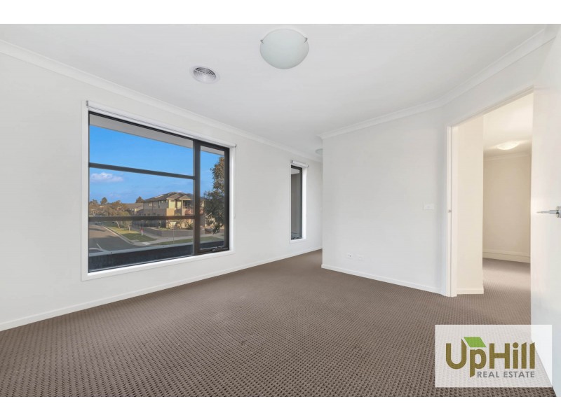 28 SELANDRA BOULEVARD, Clyde North VIC 3978