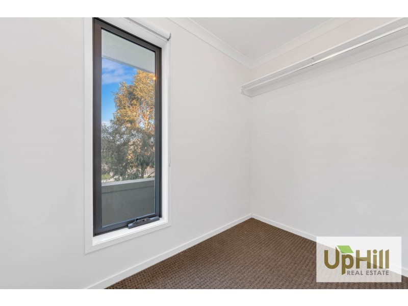 28 SELANDRA BOULEVARD, Clyde North VIC 3978