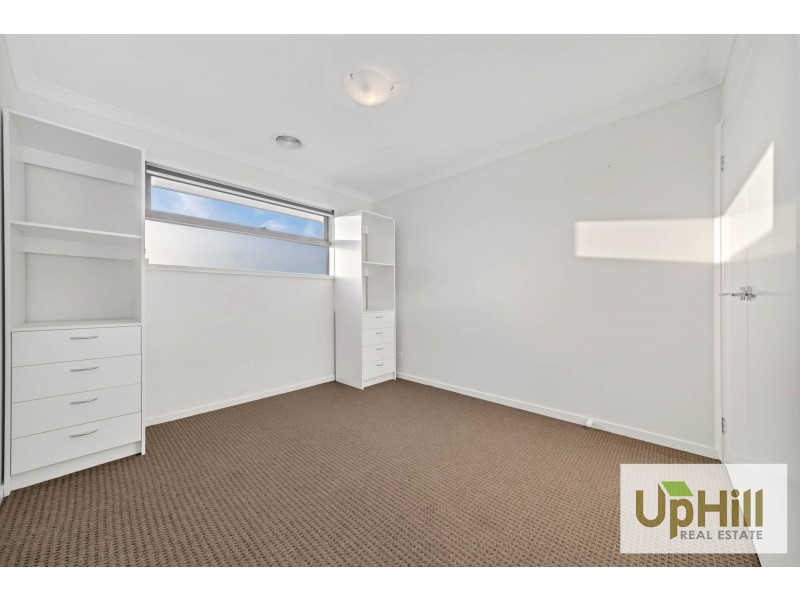 28 SELANDRA BOULEVARD, Clyde North VIC 3978