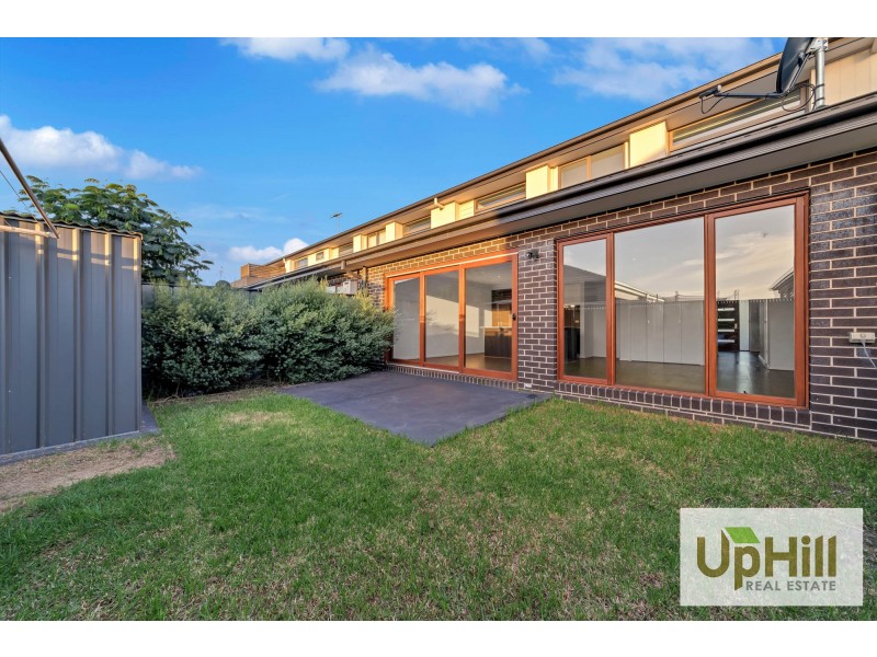 28 SELANDRA BOULEVARD, Clyde North VIC 3978