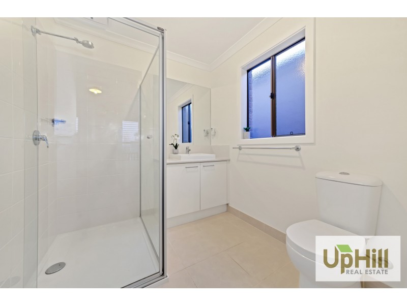 6 SALERNO WAY, Clyde North VIC 3978
