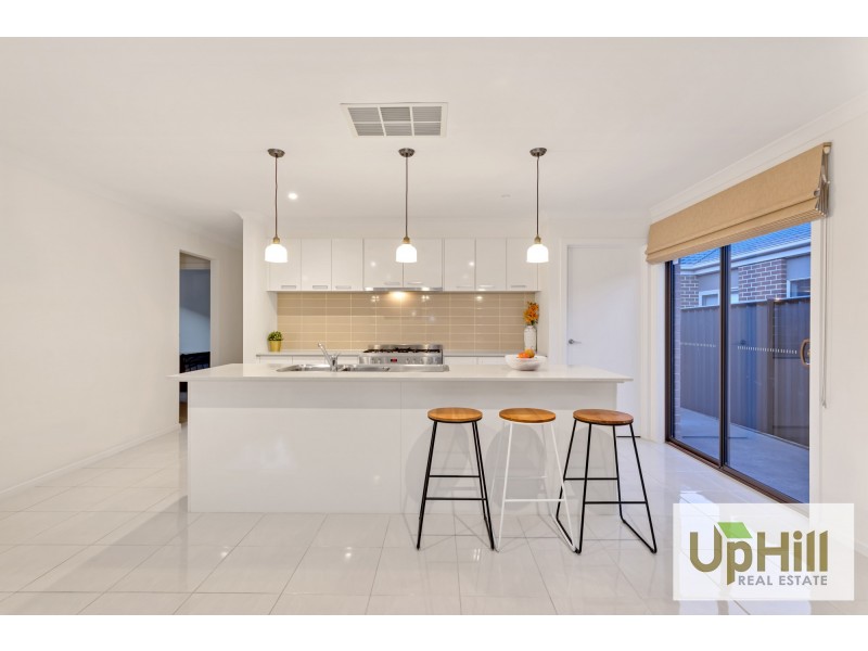 6 SALERNO WAY, Clyde North VIC 3978