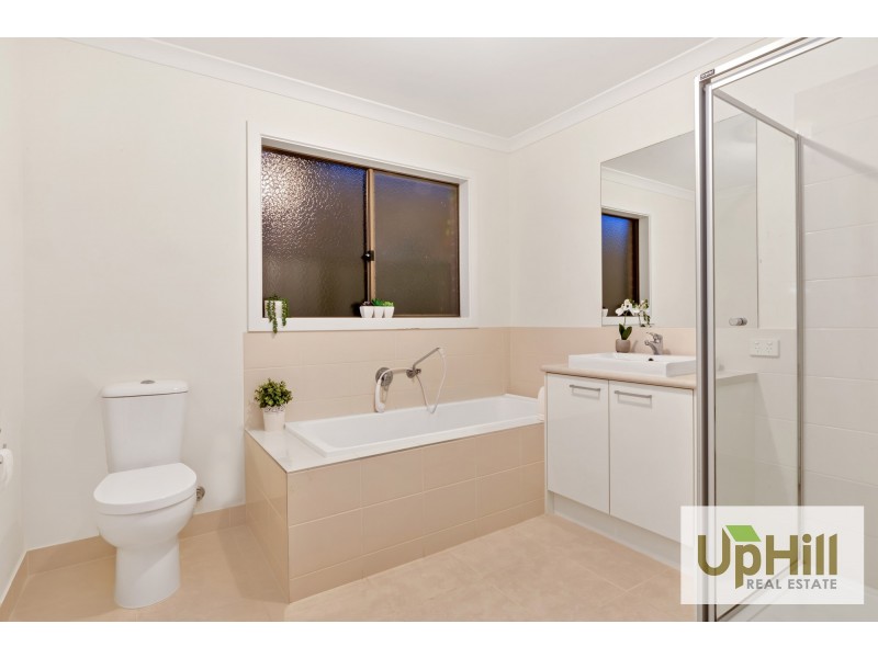 6 SALERNO WAY, Clyde North VIC 3978