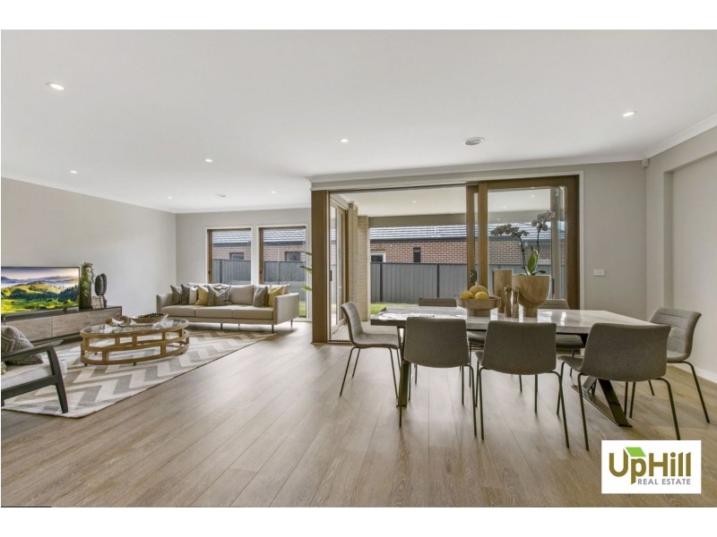 1 Copabella Circuit, Clyde North VIC 3978