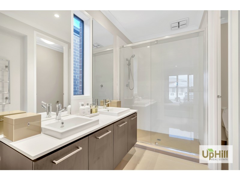 4 Serengeti Street, Clyde North VIC 3978