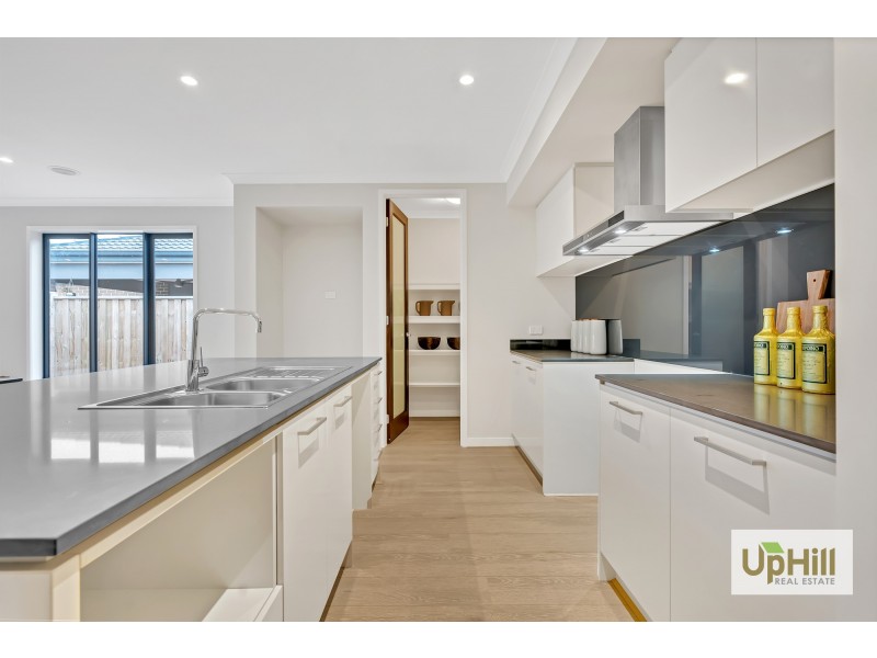 4 Serengeti Street, Clyde North VIC 3978