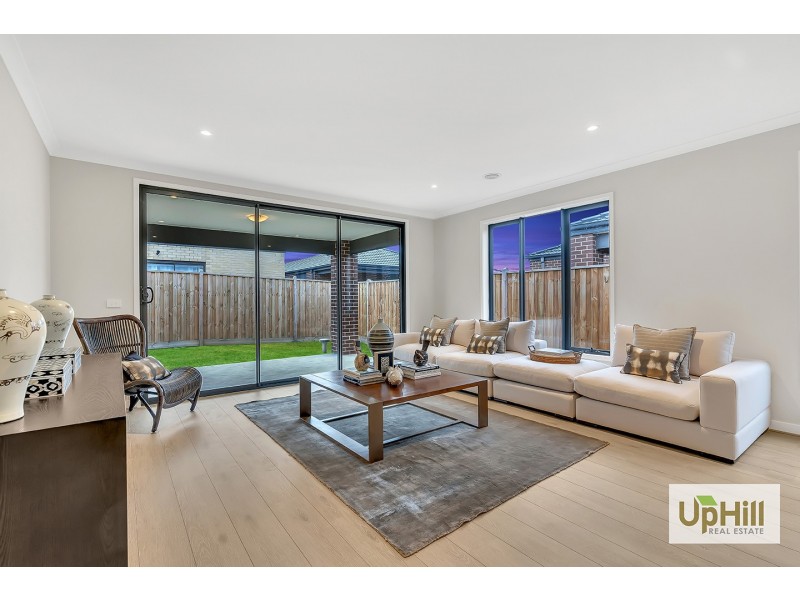 4 Serengeti Street, Clyde North VIC 3978