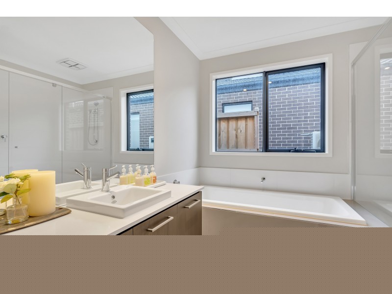 4 Serengeti Street, Clyde North VIC 3978