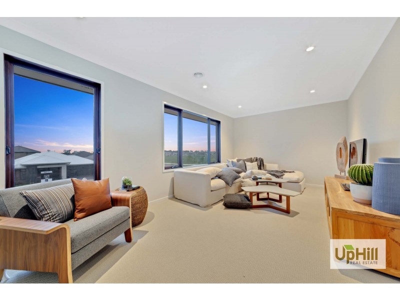 8 Ferdinand Drive, Clyde North VIC 3978