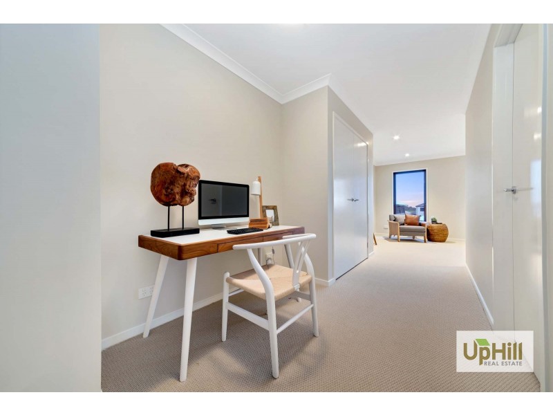 8 Ferdinand Drive, Clyde North VIC 3978