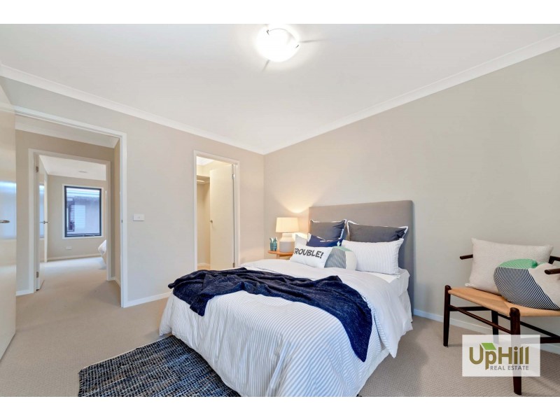 8 Ferdinand Drive, Clyde North VIC 3978