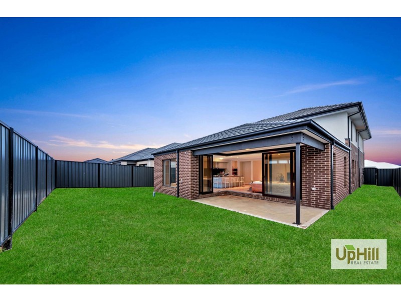 8 Ferdinand Drive, Clyde North VIC 3978