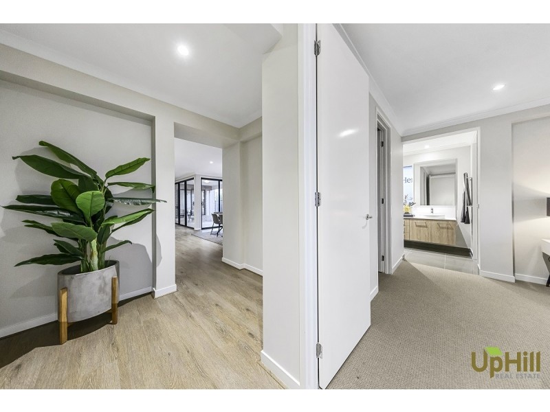25 Epsom Lane, Cranbourne North VIC 3977