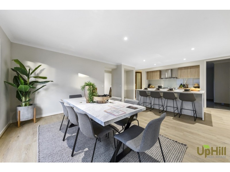 25 Epsom Lane, Cranbourne North VIC 3977