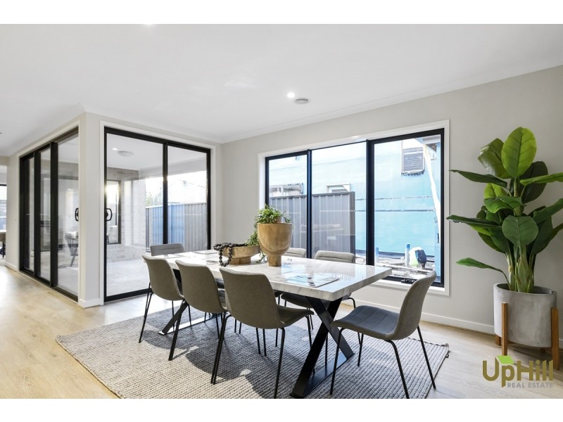 25 Epsom Lane, Cranbourne North VIC 3977